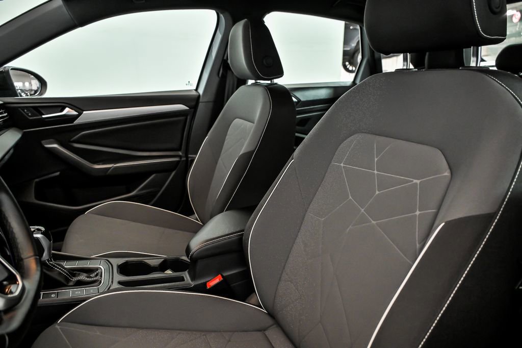 Used 2025 Volkswagen Jetta Sport image 11