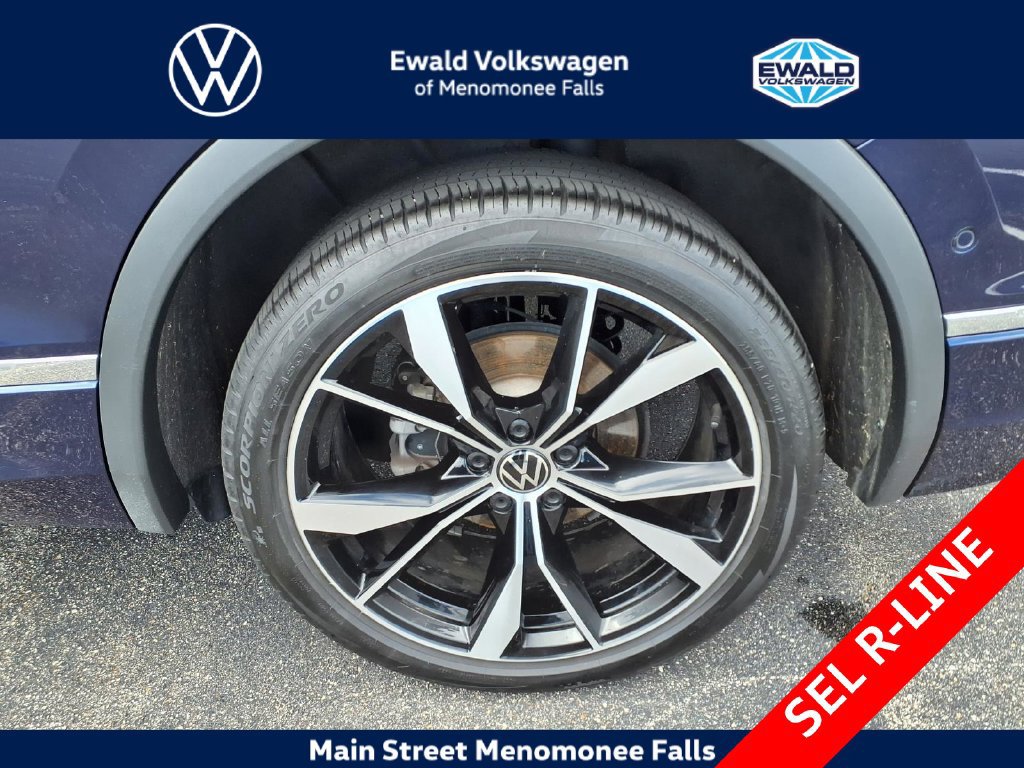 Used 2024 Volkswagen Tiguan SEL R-Line AWD/4WD image 9