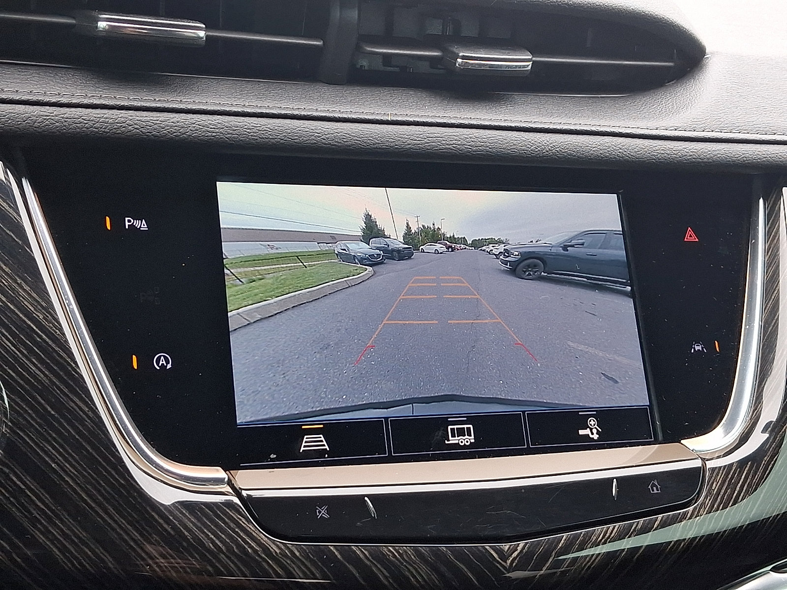 Used 2022 Cadillac XT6 Premium Luxury w/ LPO, Floor Liner Package AWD/4WD image 19