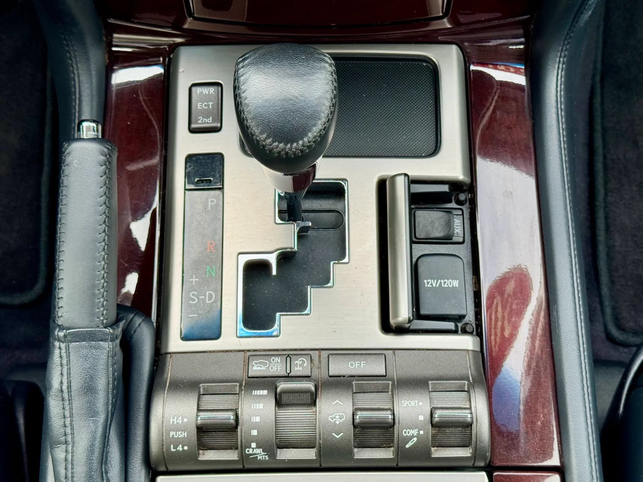 Used 2013 Lexus LX 570 4WD w/ Luxury Pkg image 17