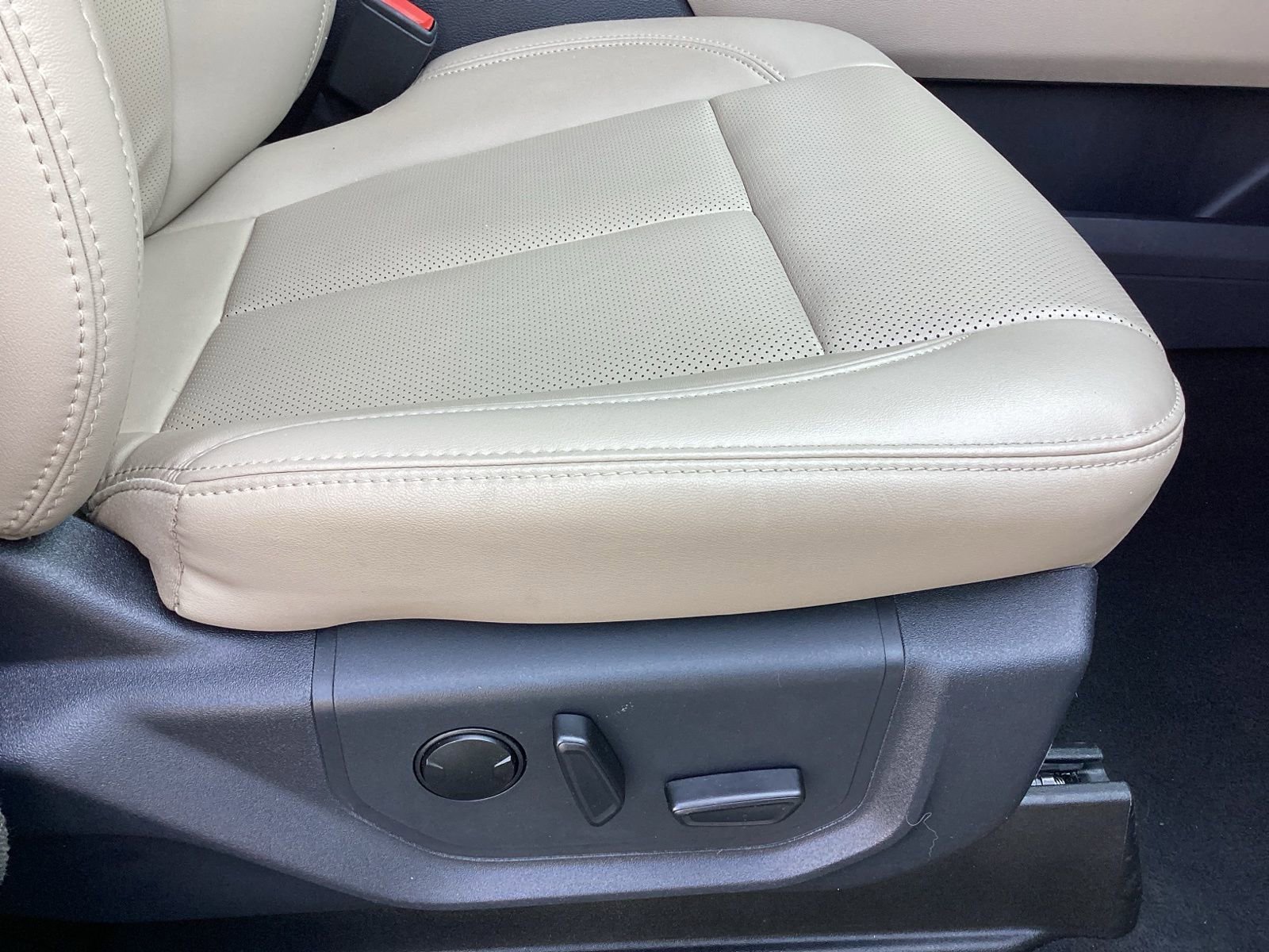 Used 2024 Ford Expedition Max XLT image 20