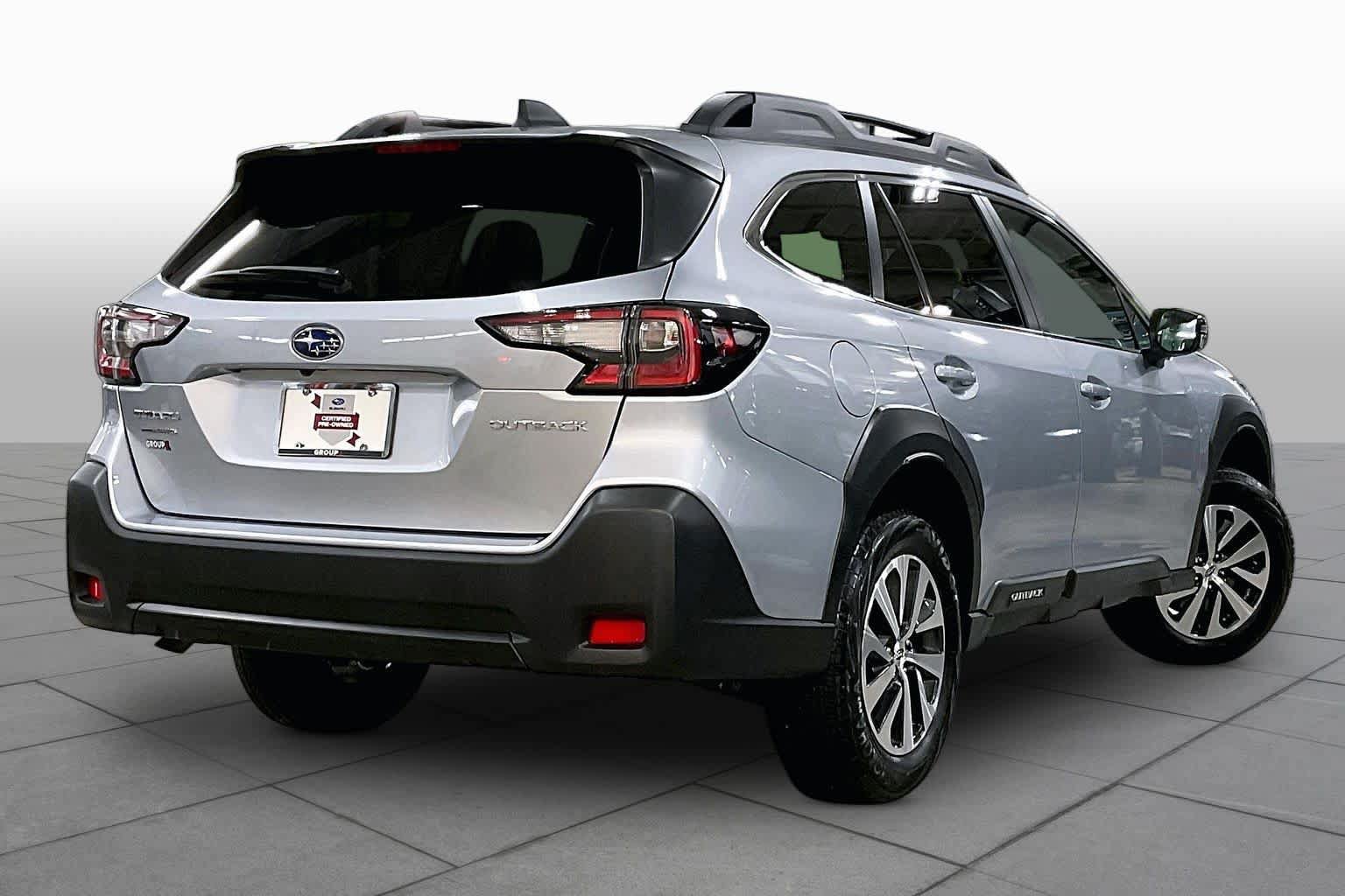 Used 2025 Subaru Outback Premium AWD/4WD image 13