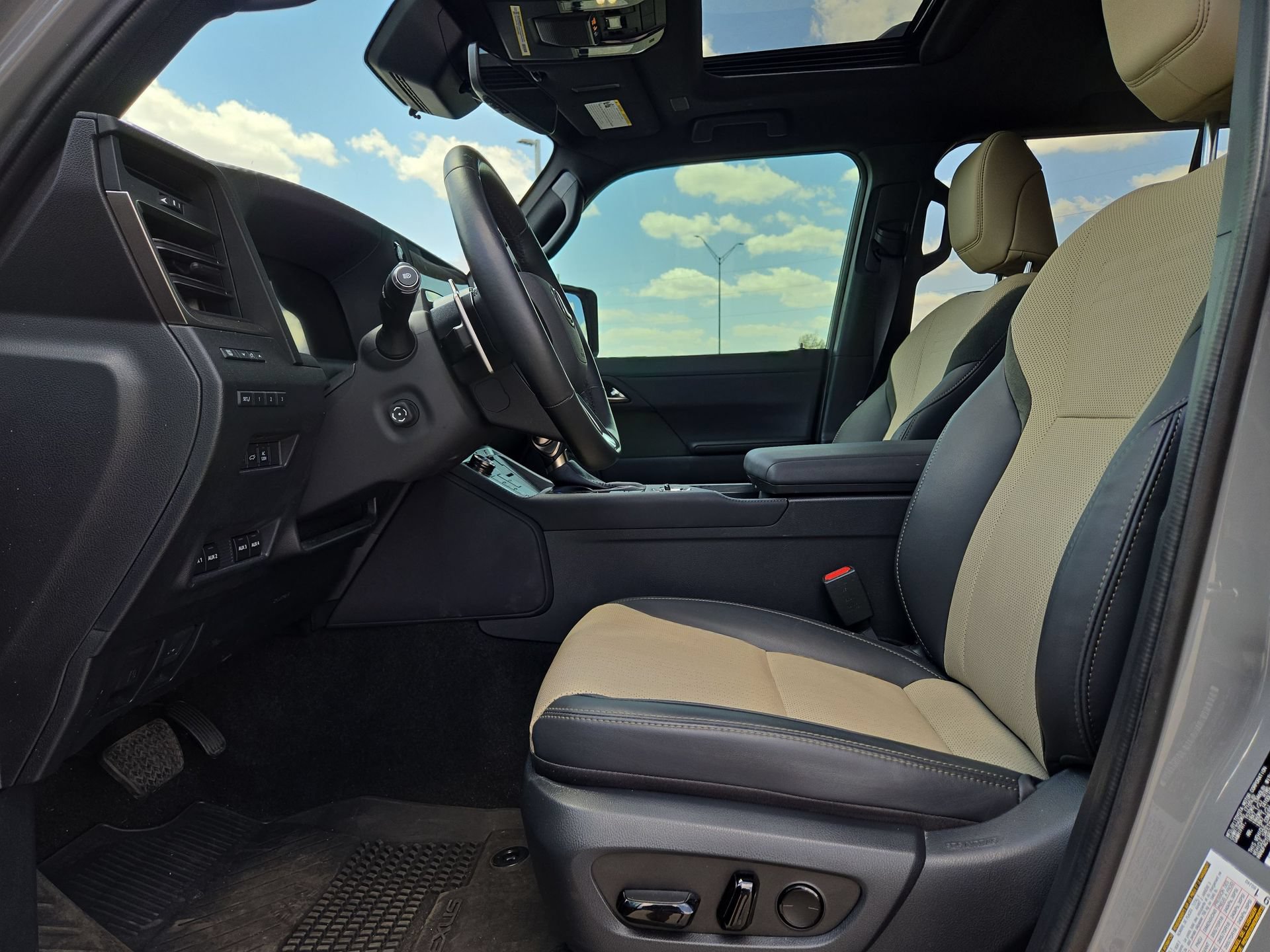 Used 2025 Lexus GX 550 AWD/4WD image 16
