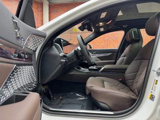New 2026 BMW i7 xDrive60 w/ Executive Package image 22