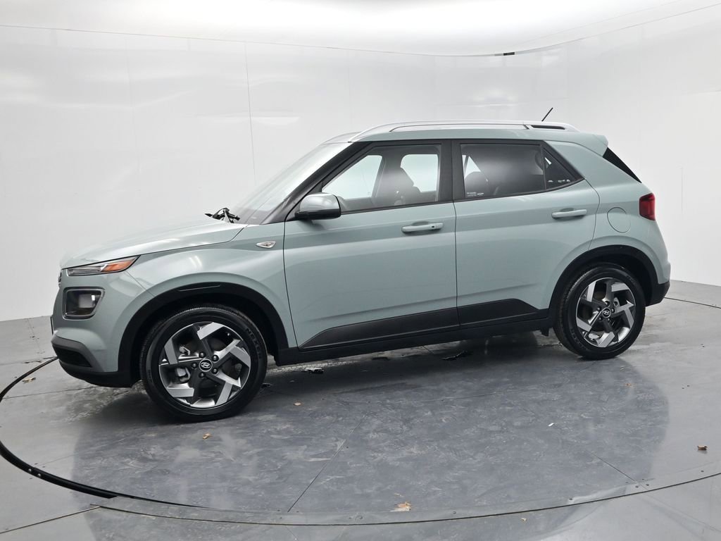 Used 2025 Hyundai Venue SEL image 4