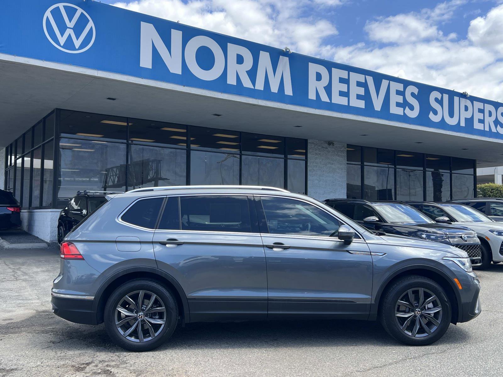 Certified 2023 Volkswagen Tiguan SE w/ Panoramic Sunroof Package FWD image 28