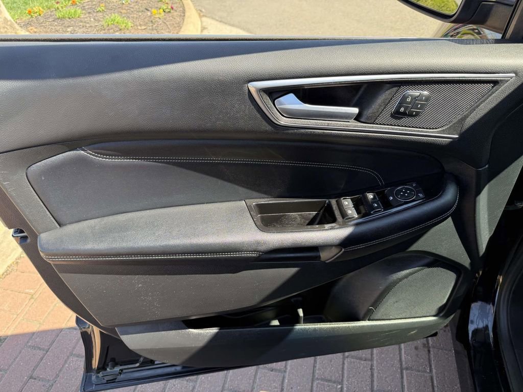 Used 2016 Ford Edge Titanium w/ Equipment Group 301A image 10