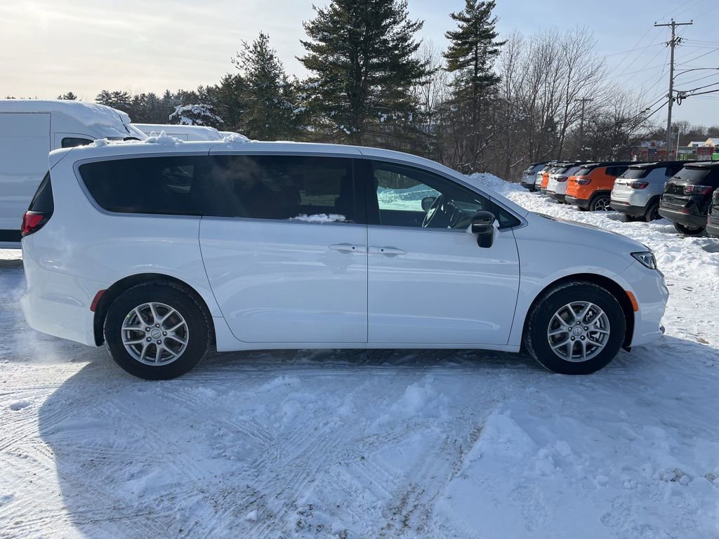 New 2026 Chrysler Pacifica Select FWD image 8