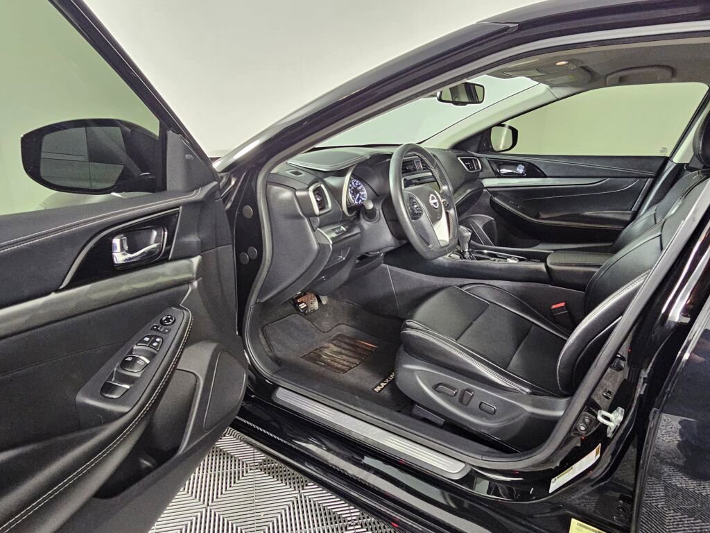 Used 2023 Nissan Maxima SV w/ Floor Mat Group image 17