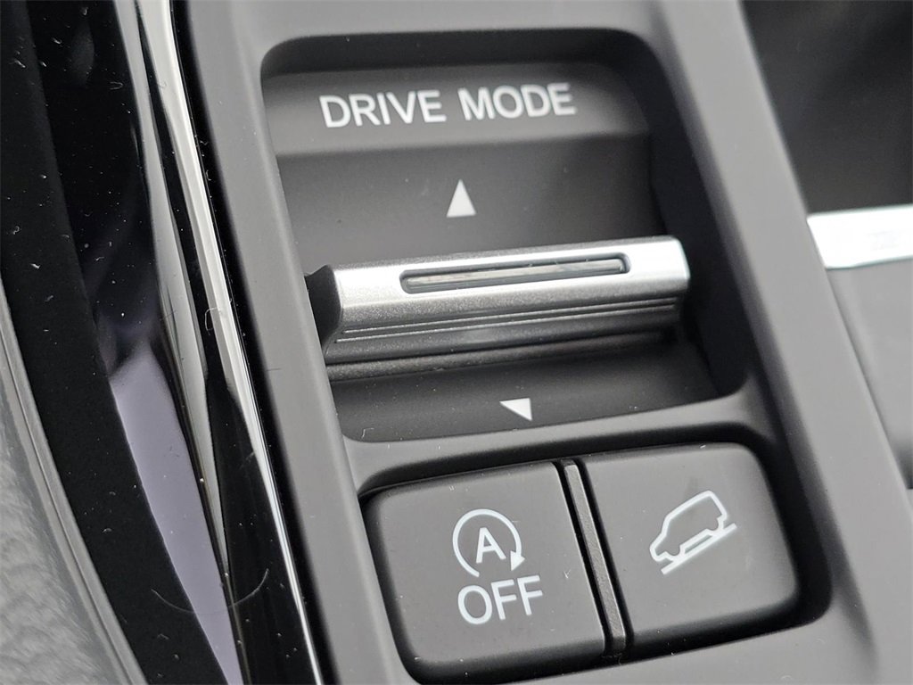 New 2025 Honda Pilot Touring image 6