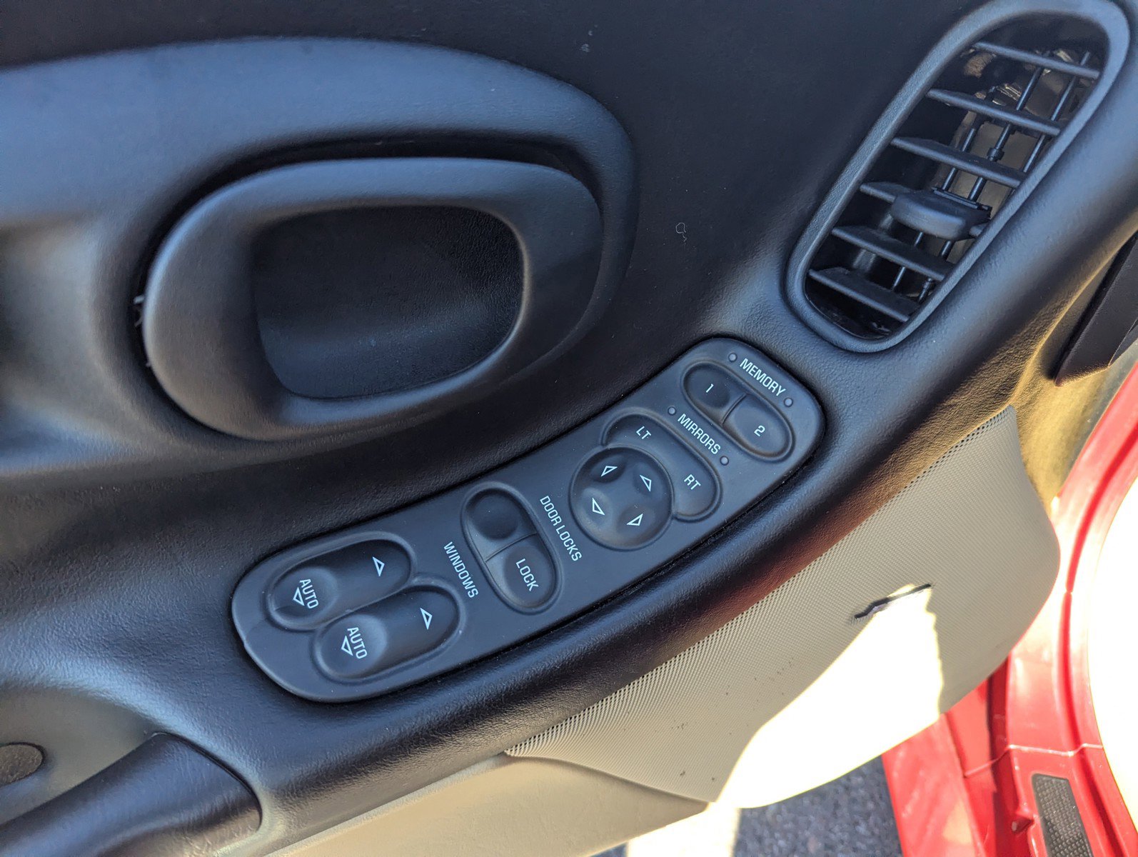 Used 2004 Chevrolet Corvette Convertible w/ Preferred Equipment Group image 22