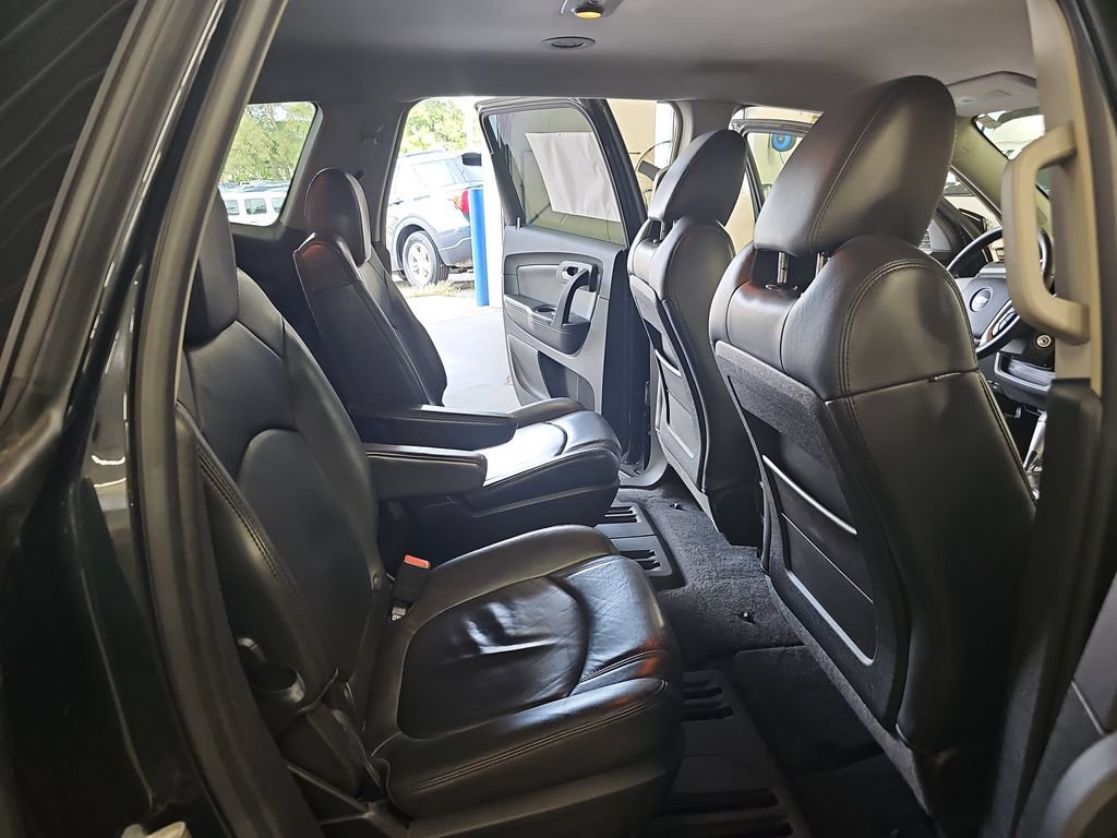 Used 2009 Chevrolet Traverse LT FWD image 11