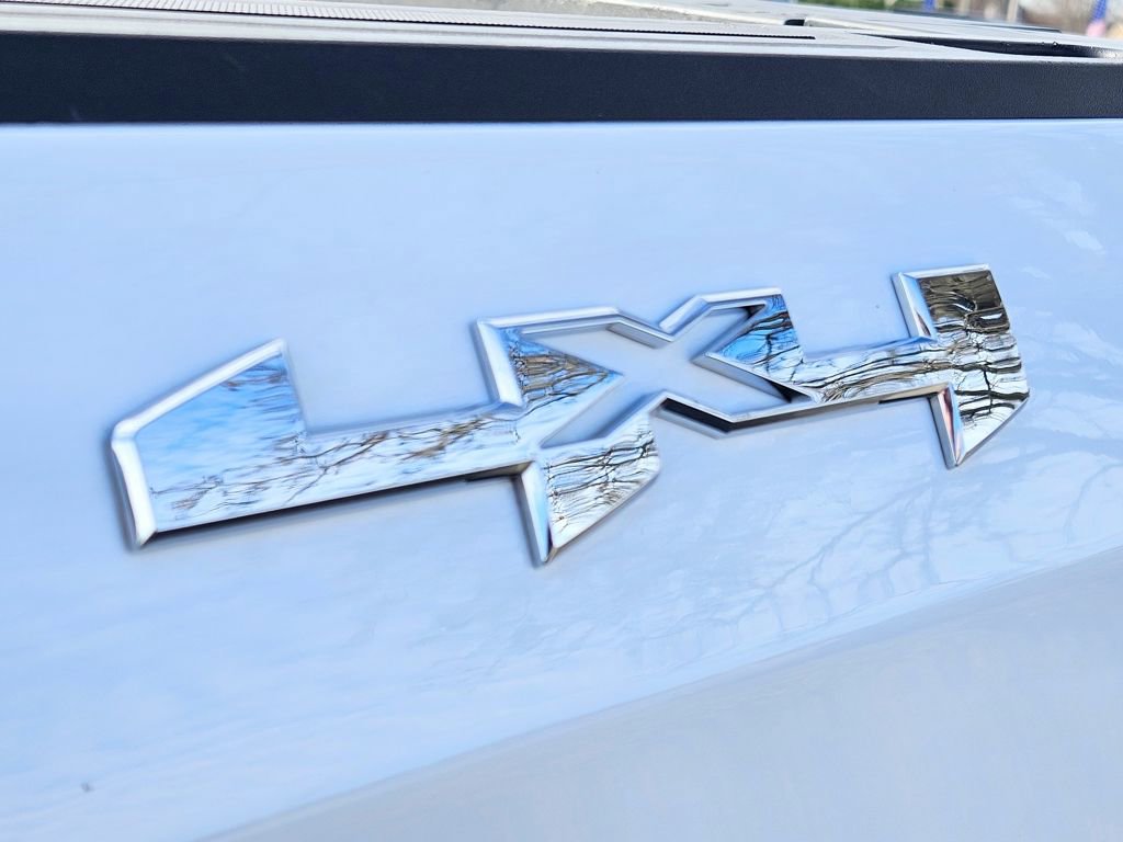 Used 2025 GMC Sierra 1500 SLT image 9