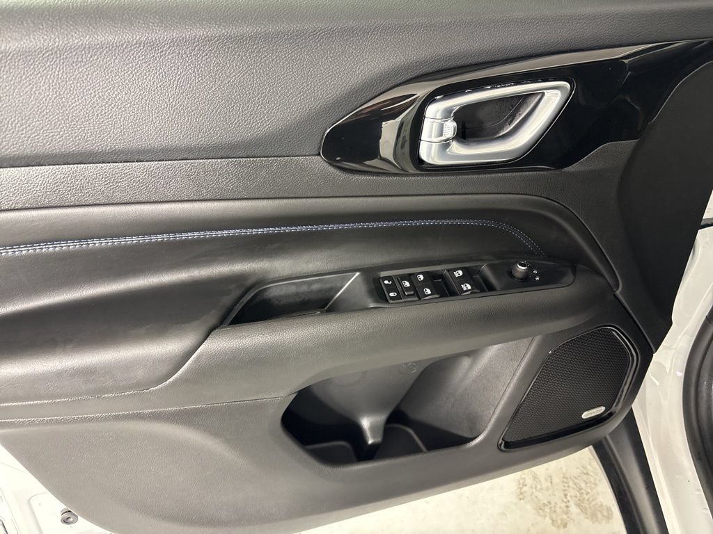 New 2026 Jeep Compass Latitude w/ Sun and Sound Group AWD/4WD image 13