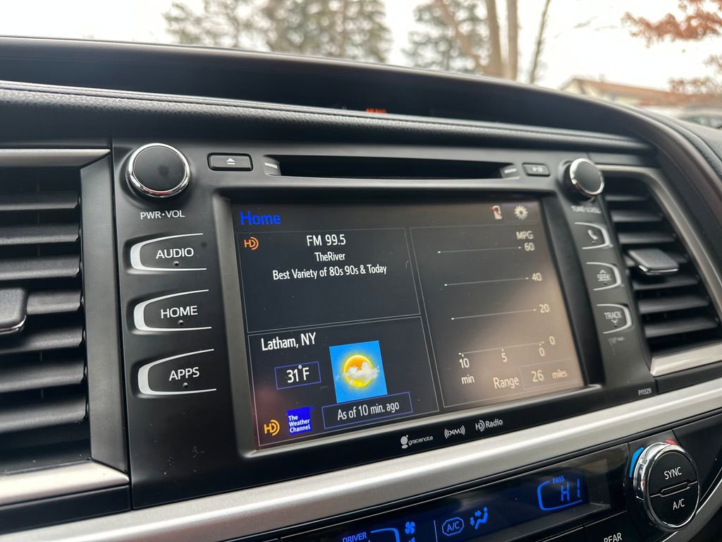 Used 2017 Toyota Highlander LE image 9