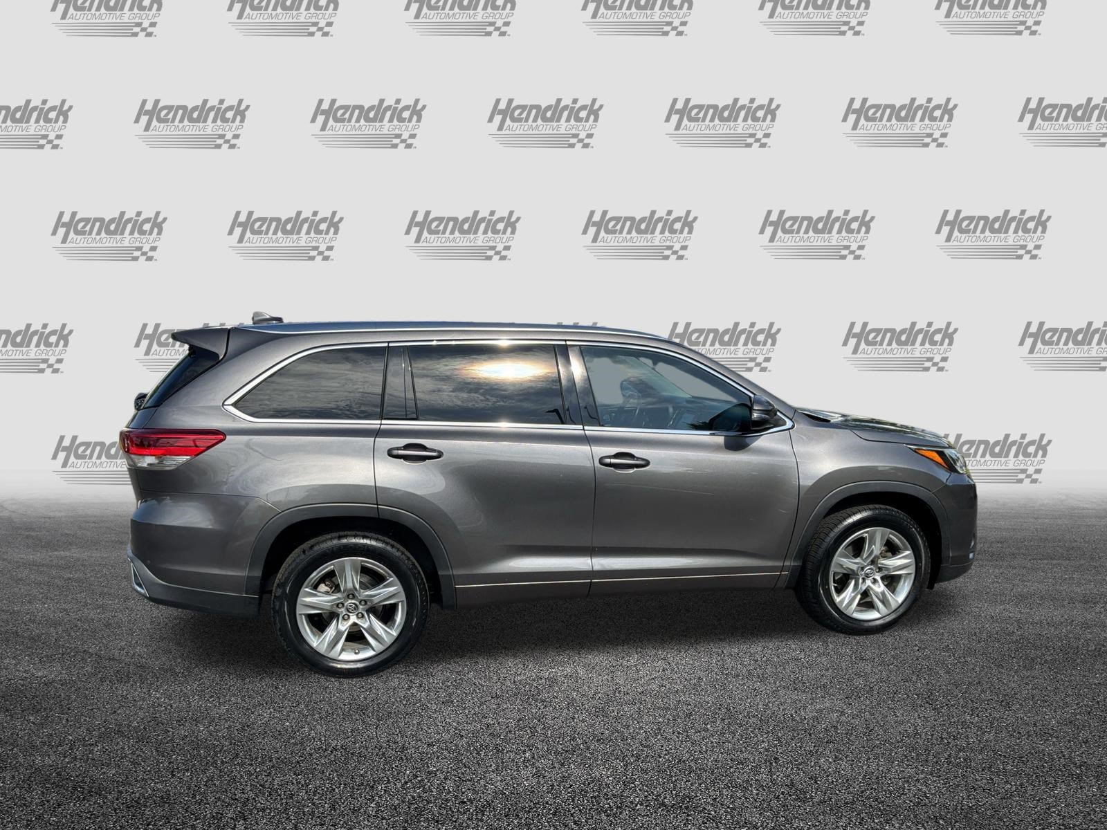 Used 2018 Toyota Highlander Limited FWD image 11