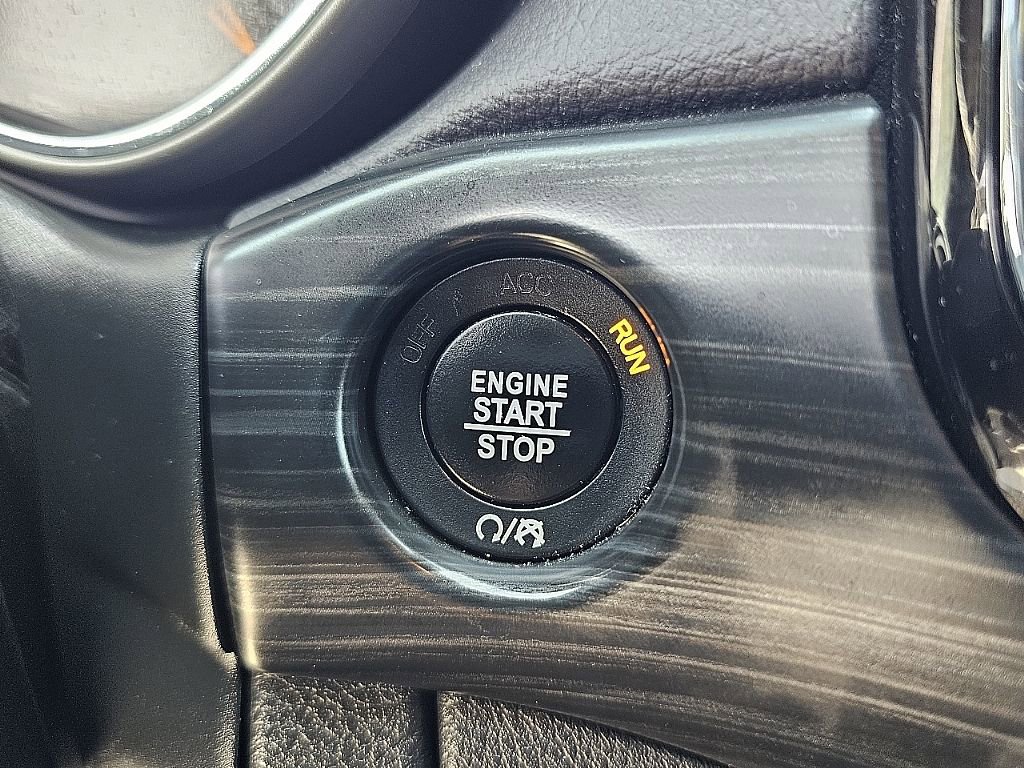 Used 2020 Jeep Grand Cherokee Laredo w/ 18" Wheel & 8.4" Radio Group image 34