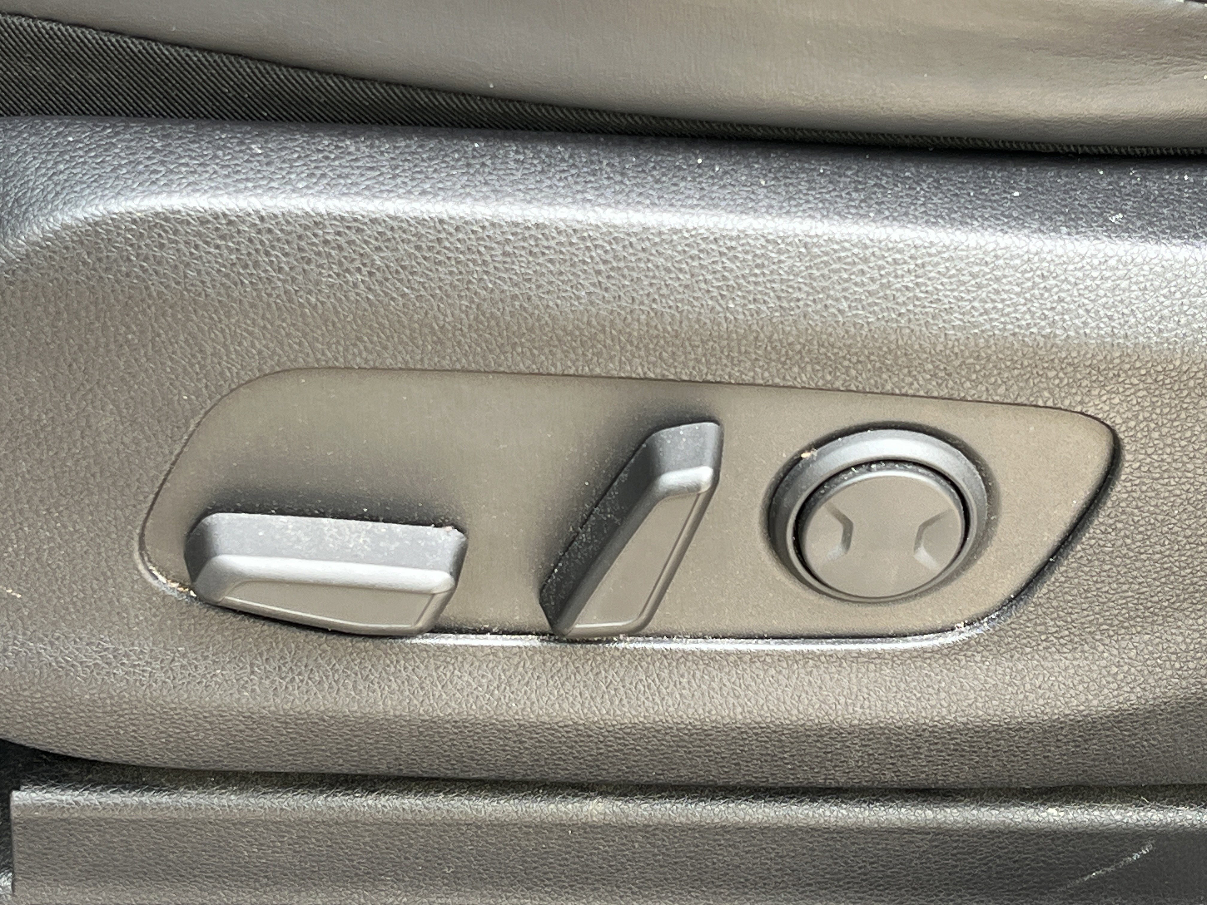 Used 2022 Kia Carnival EX FWD image 17