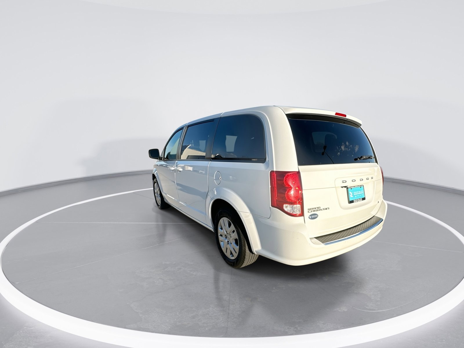 Used 2018 Dodge Grand Caravan SE w/ UConnect Hands-Free Group FWD image 6