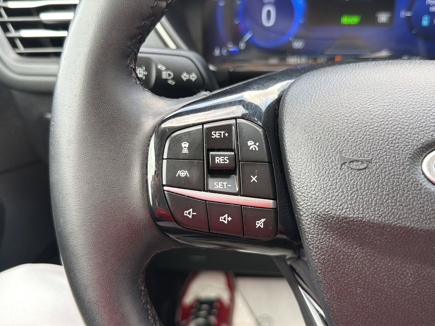 Used 2022 Ford Escape SEL w/ Technology Package FWD image 29