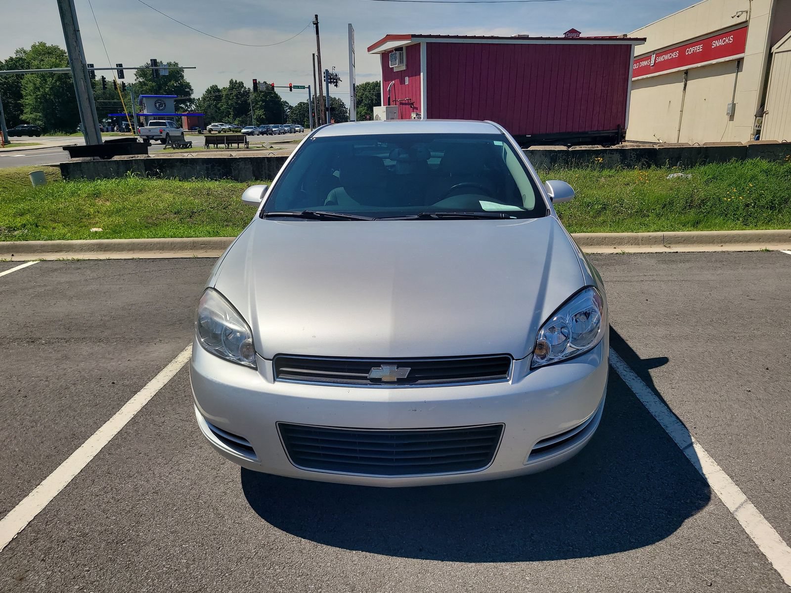 Used 2009 Chevrolet Impala LT w/ Luxury Edition Package FWD image 2
