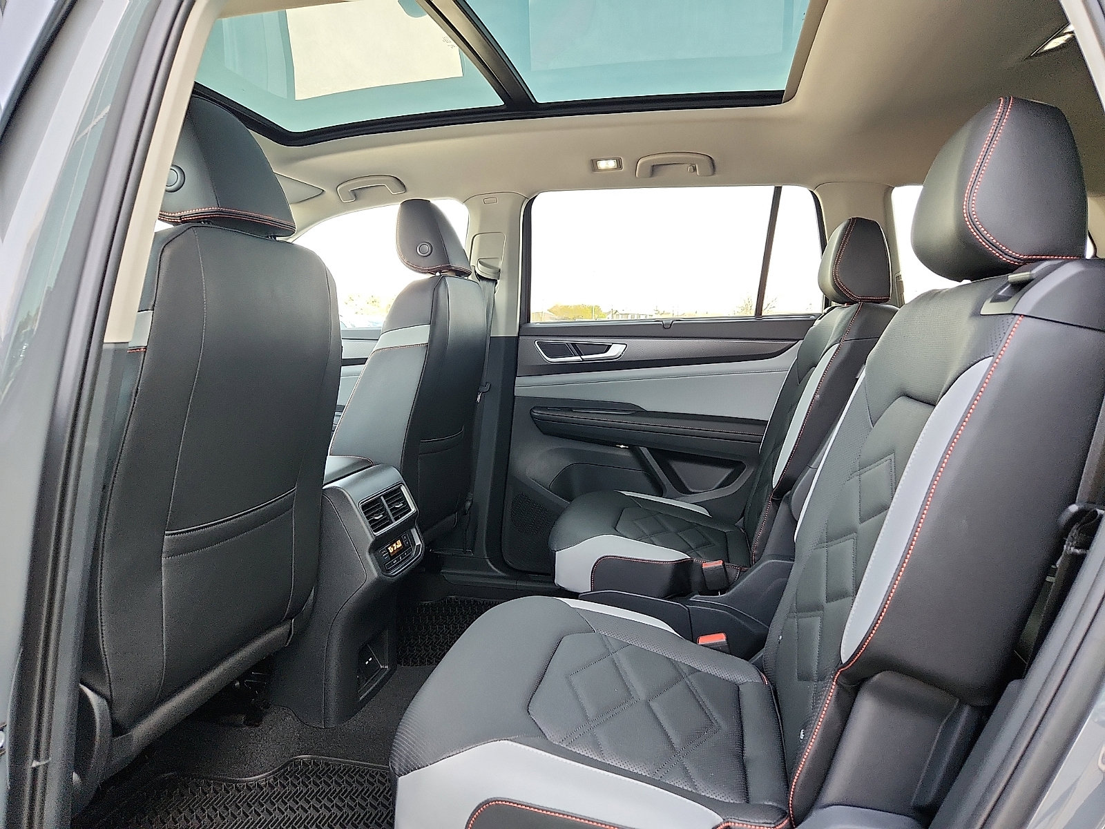 New 2026 Volkswagen Atlas Peak Edition image 12