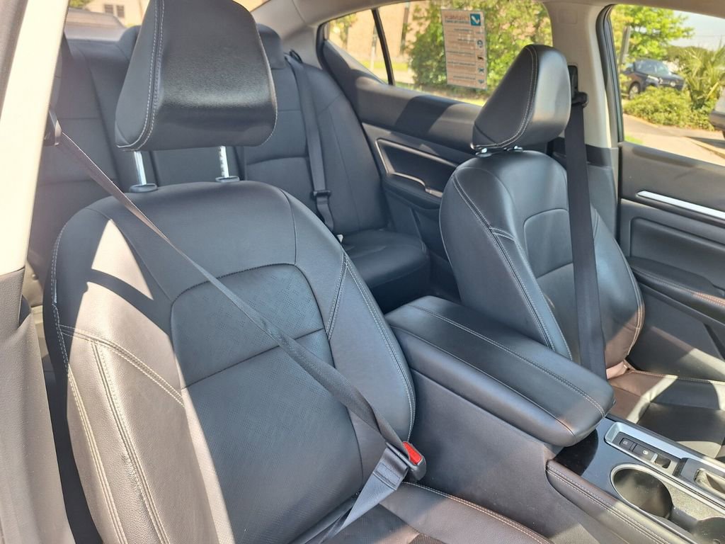 Used 2025 Nissan Altima 2.5 SL FWD image 31
