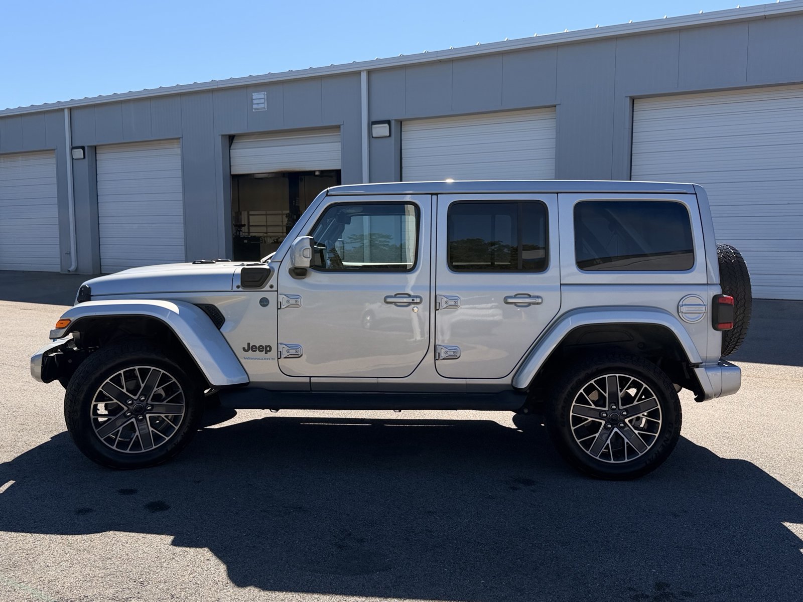 Used 2024 Jeep Wrangler High Altitude AWD/4WD image 3