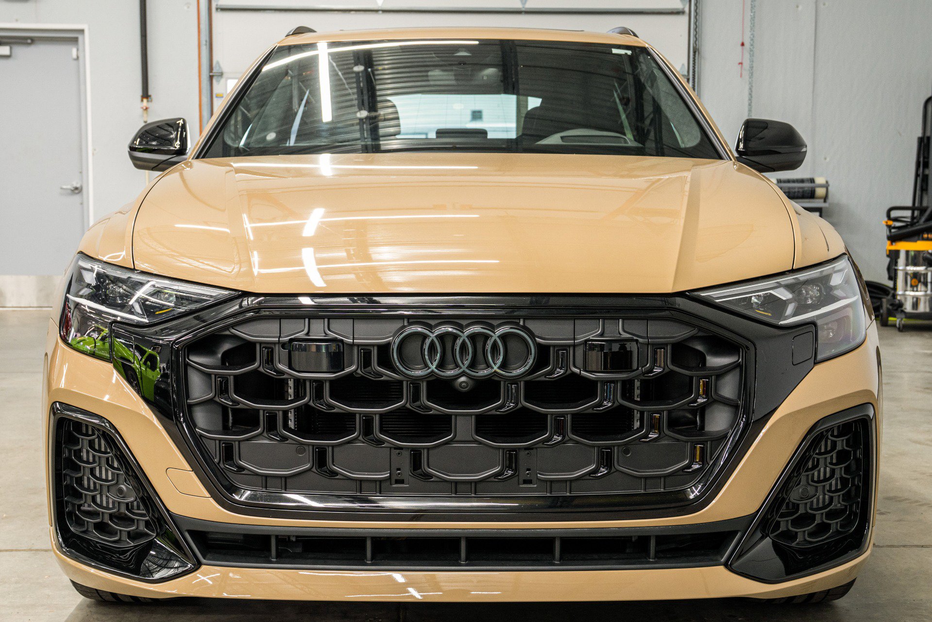 Used 2024 Audi SQ8 Prestige AWD/4WD image 4
