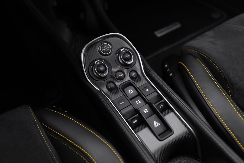 Used 2019 McLaren 570S Spider RWD image 31