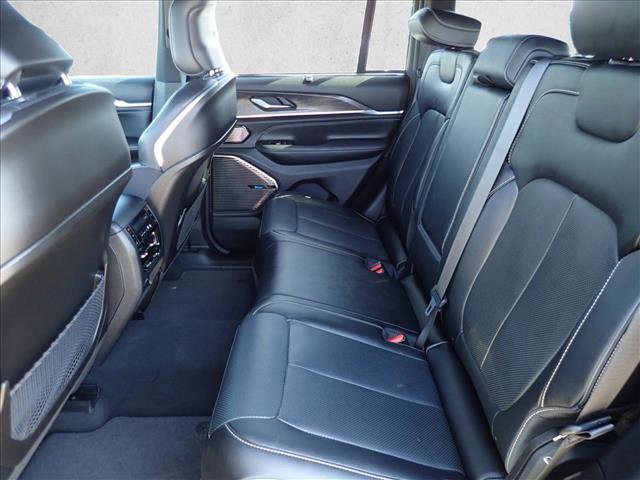 Used 2023 Jeep Grand Cherokee Overland w/ Advanced Protech Group III AWD/4WD image 10