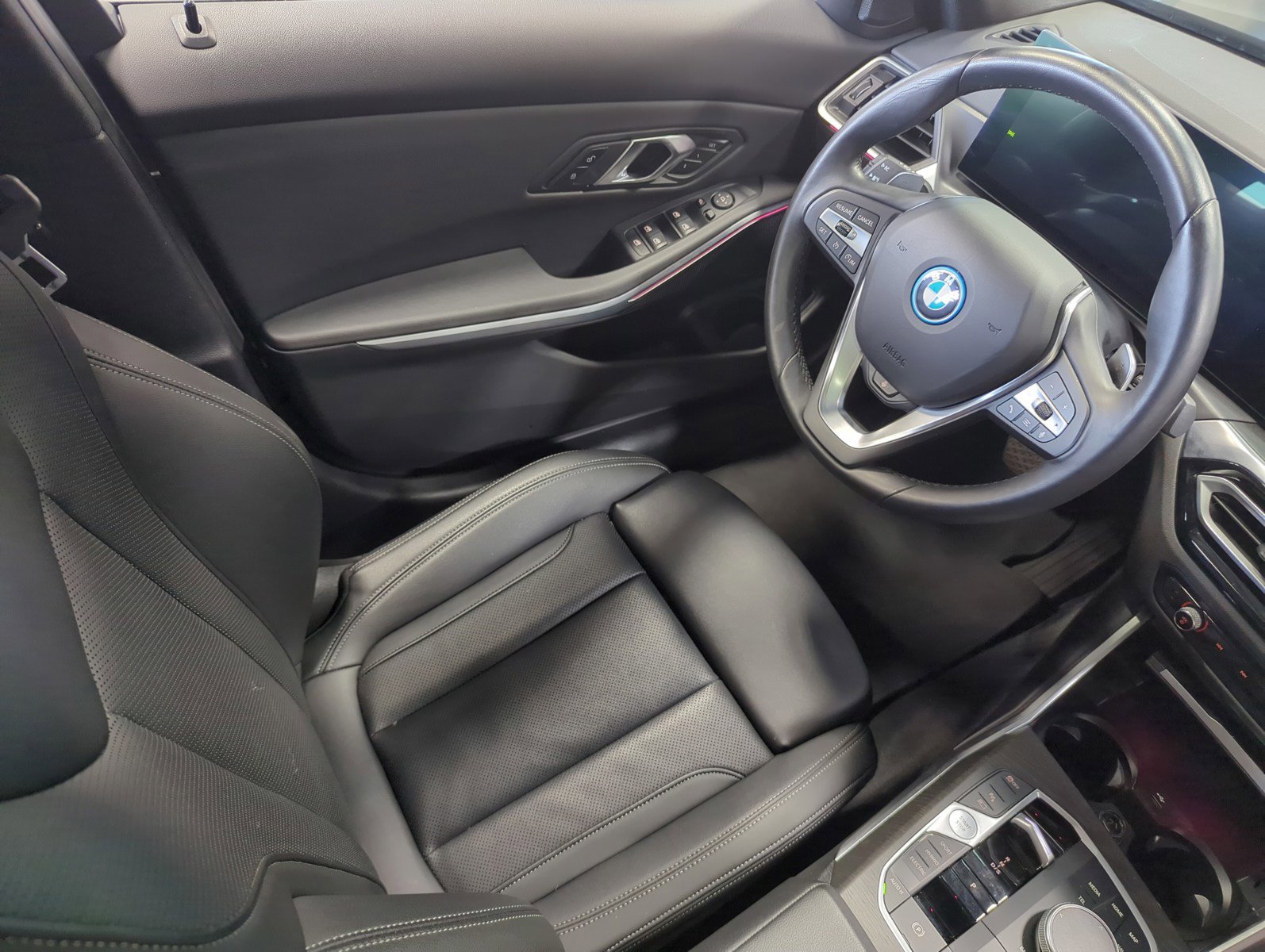 Used 2024 BMW 330e xDrive image 5