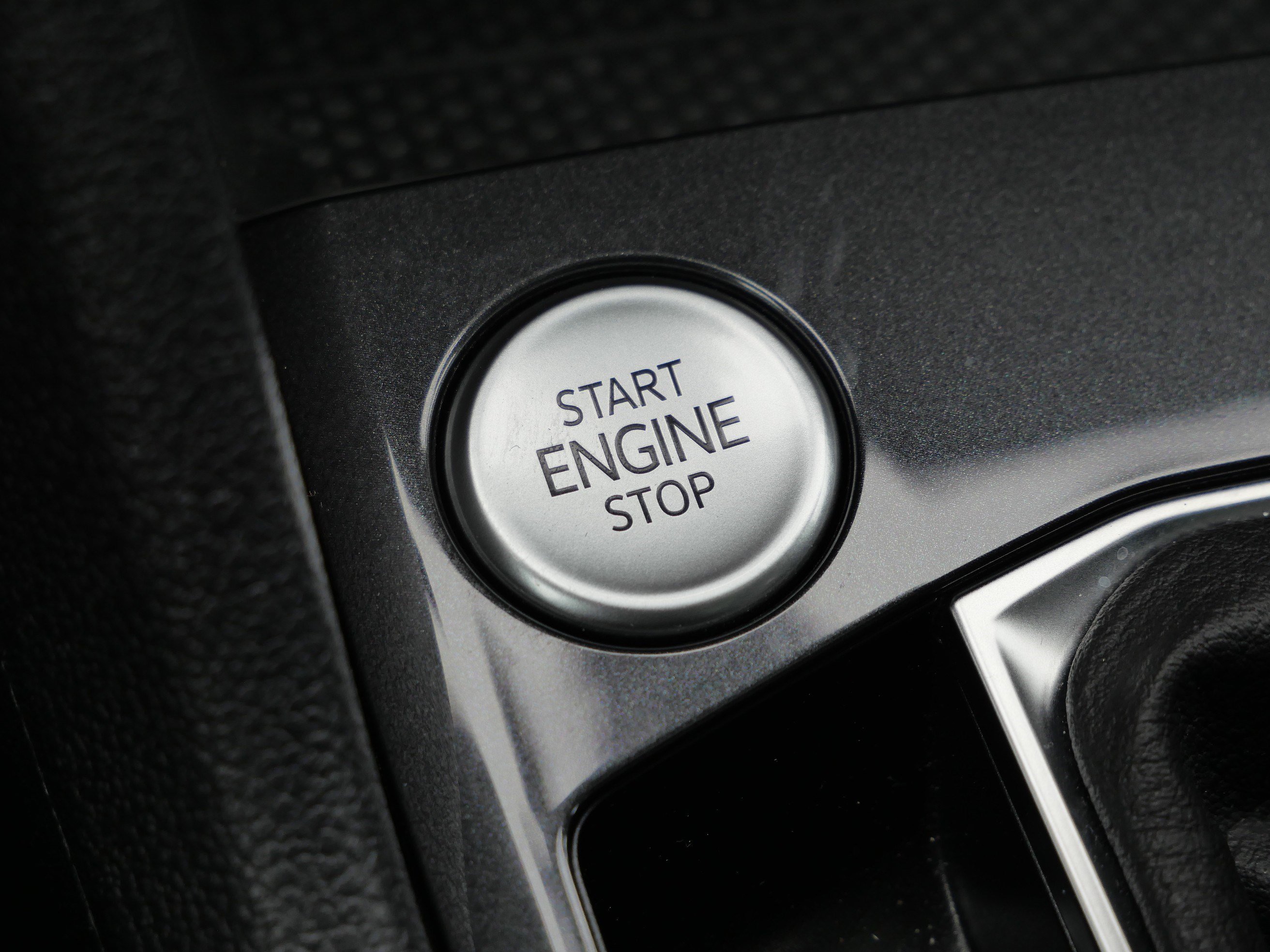 Certified 2022 Volkswagen Tiguan SEL R-Line image 27