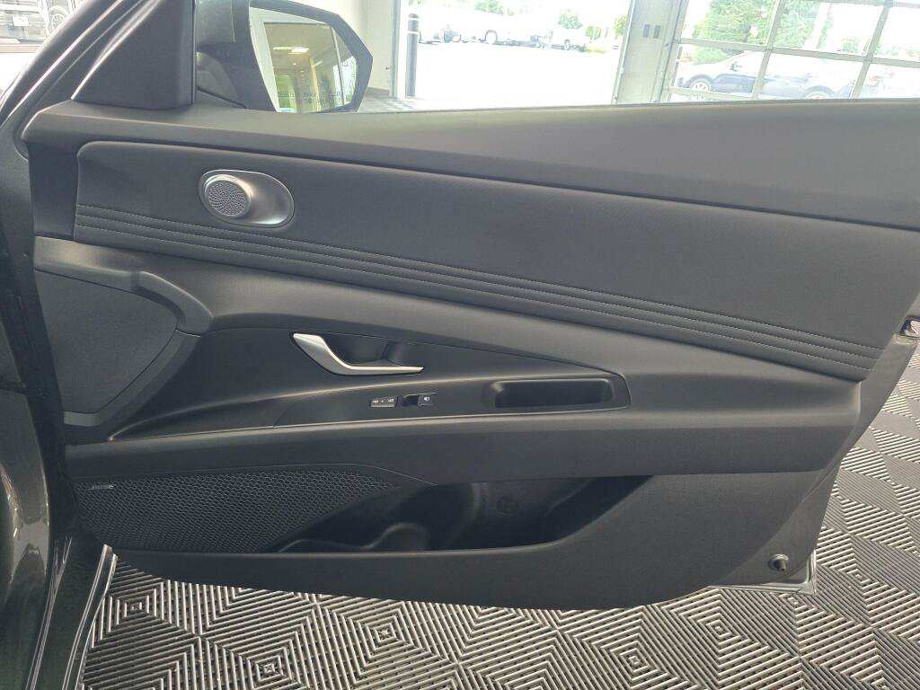 New 2026 Hyundai Elantra Limited FWD image 39