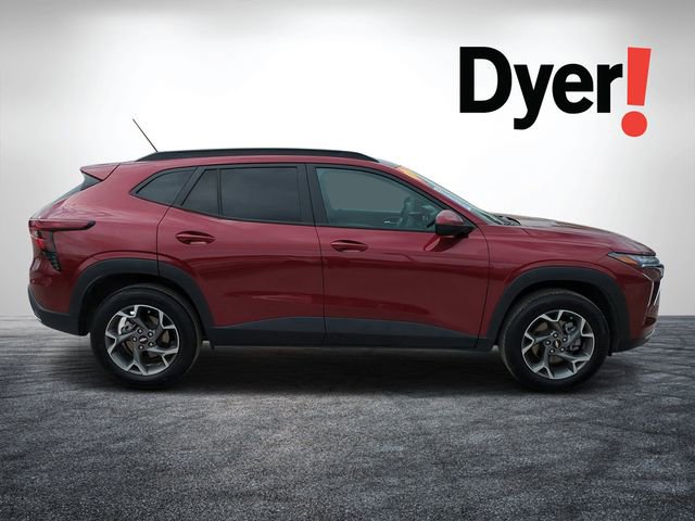 Certified 2025 Chevrolet Trax LT image 2