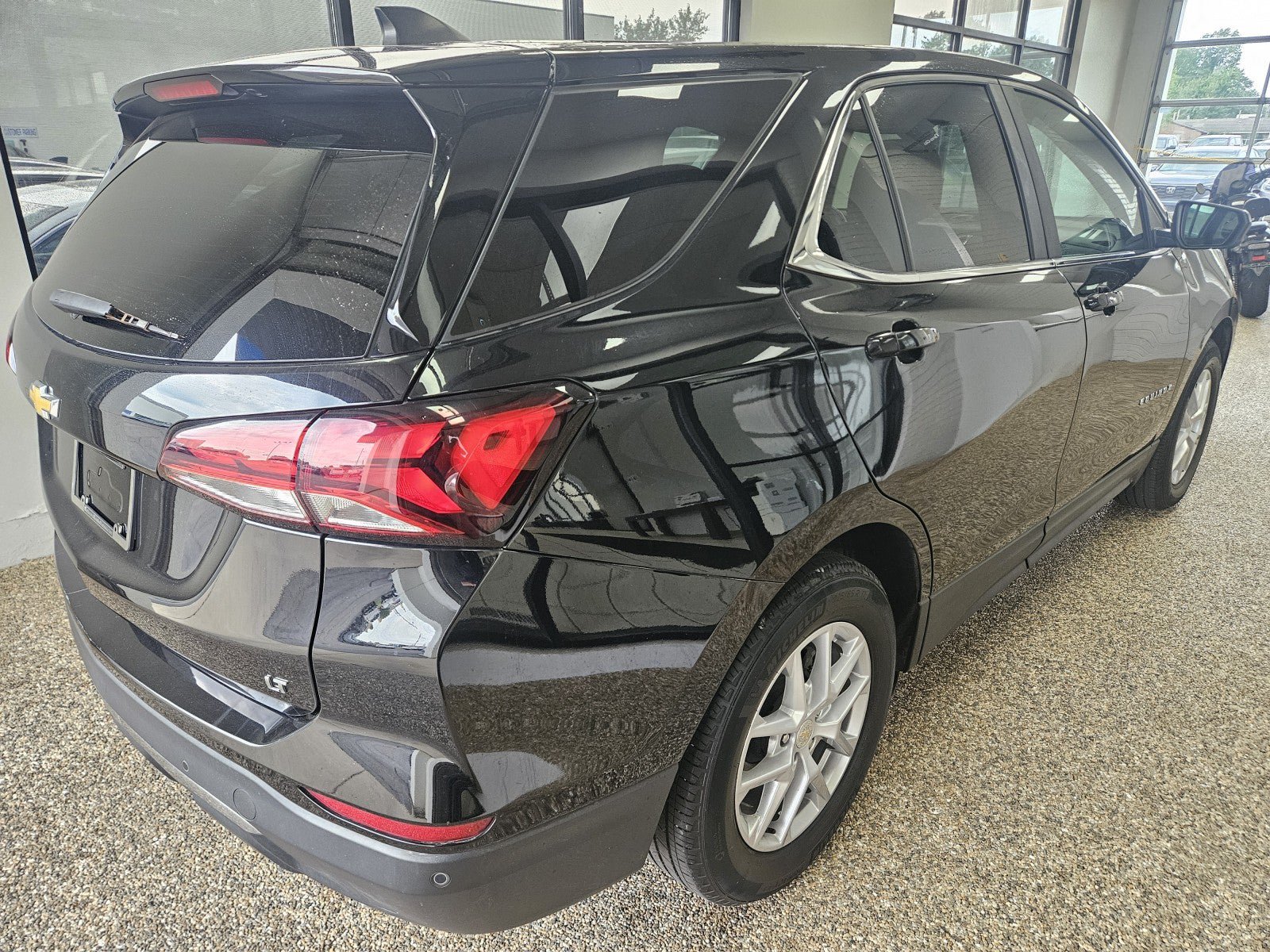 Used 2022 Chevrolet Equinox LT FWD image 2