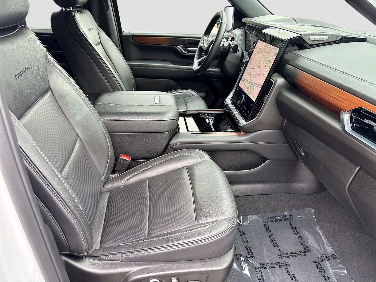 Used 2025 GMC Yukon XL Denali RWD image 31