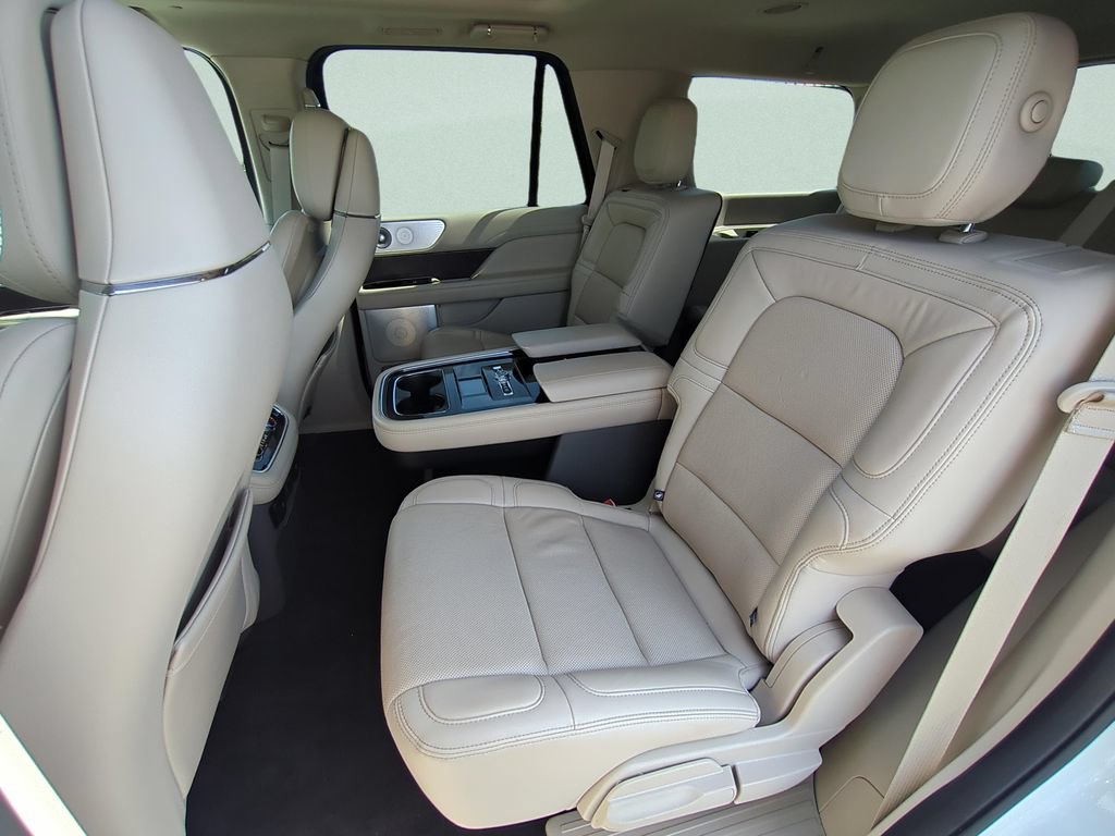 Used 2020 Lincoln Navigator Reserve w/ Equipment Group 208A Reserve AWD/4WD image 10