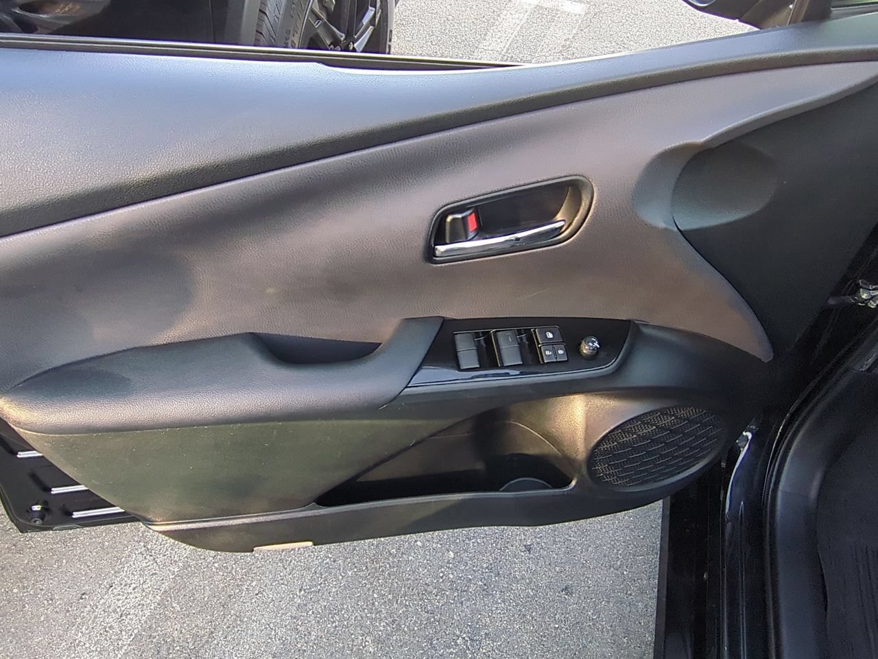 Used 2022 Toyota Prius LE FWD image 21