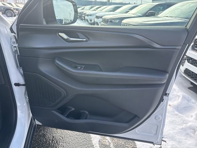 Certified 2024 Jeep Grand Cherokee Altitude image 28