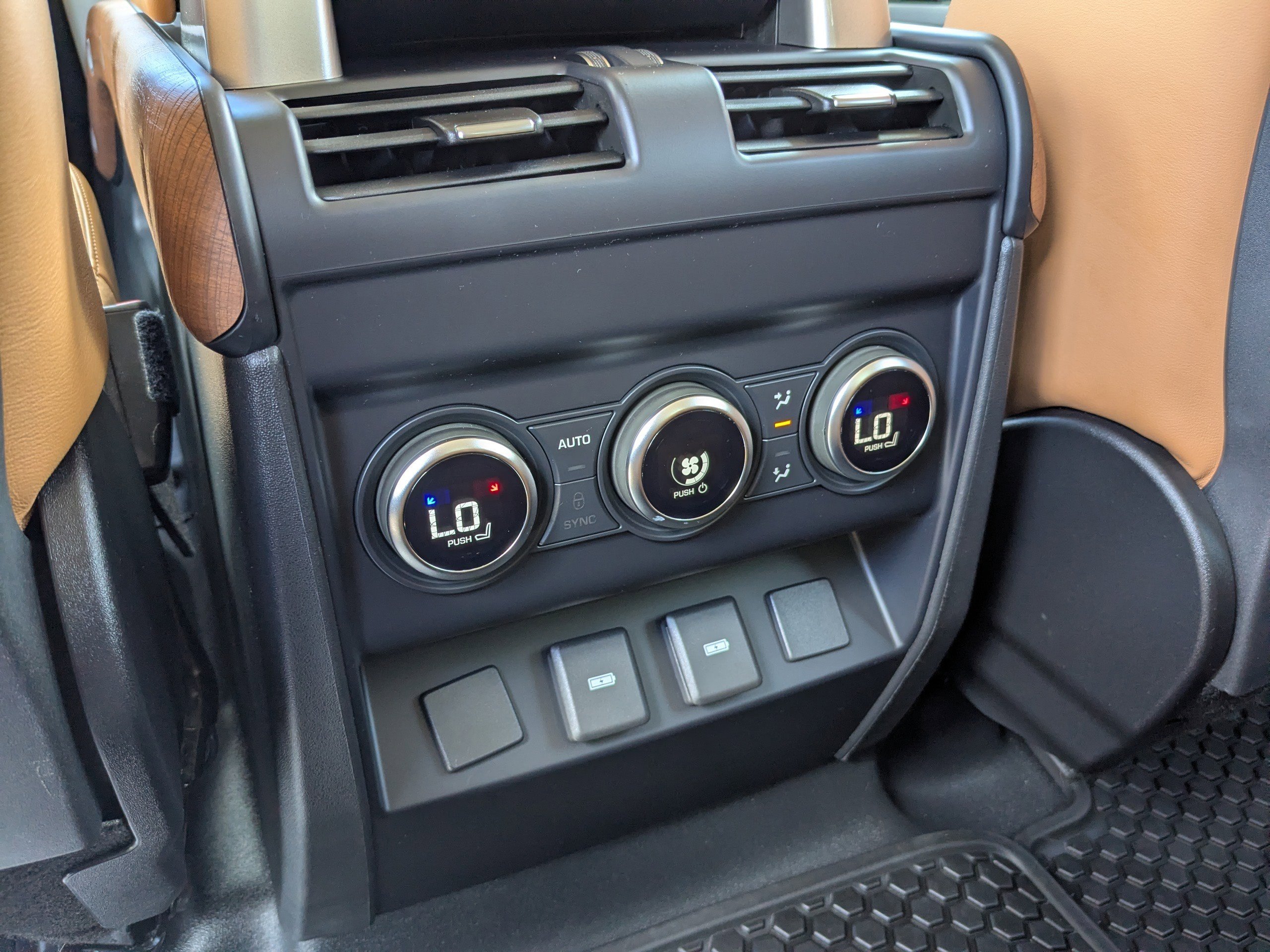 Used 2023 Land Rover Defender 130 First Edition image 16