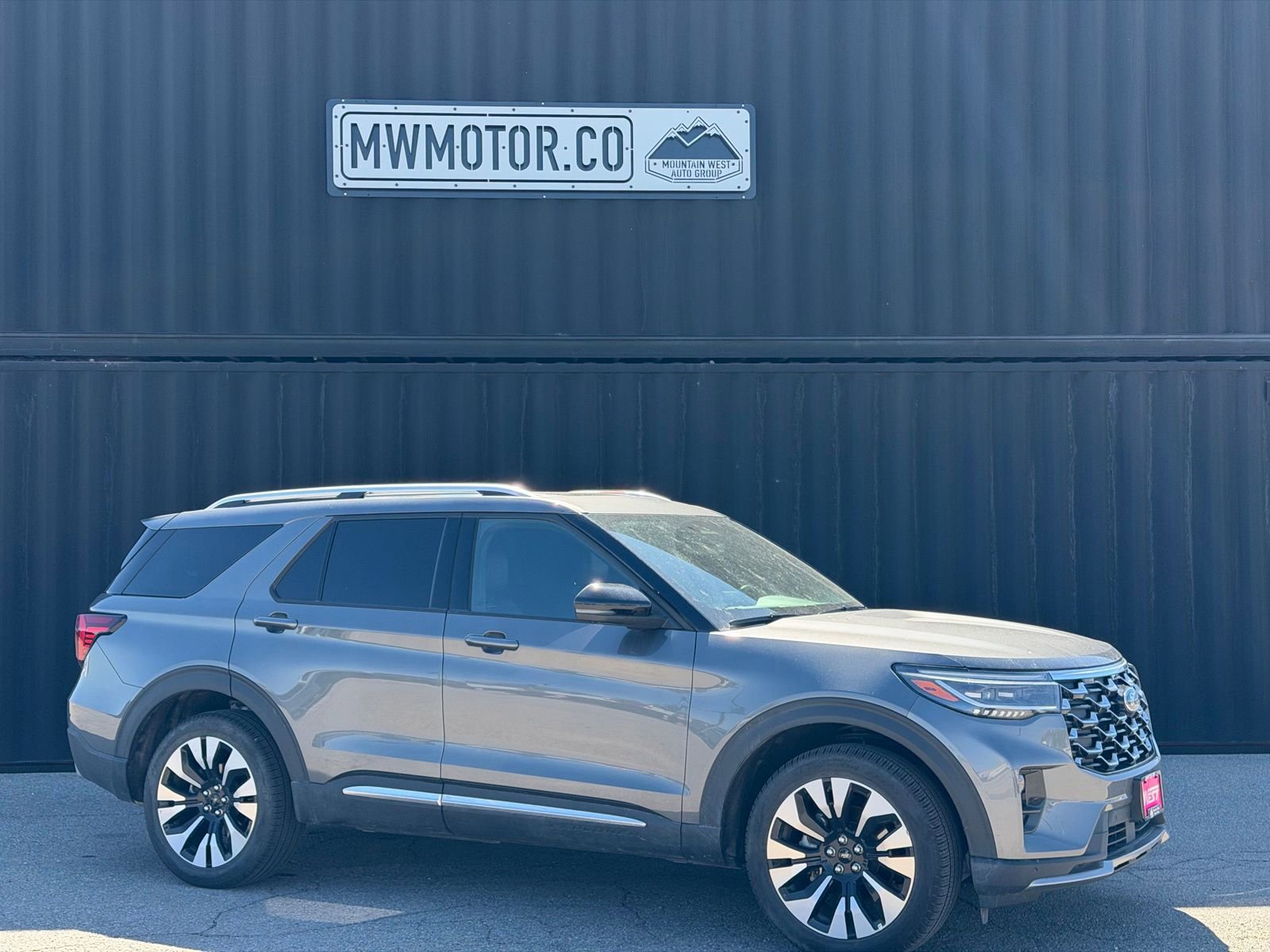 Used 2025 Ford Explorer Platinum w/ LUX Leather Package AWD/4WD image 1