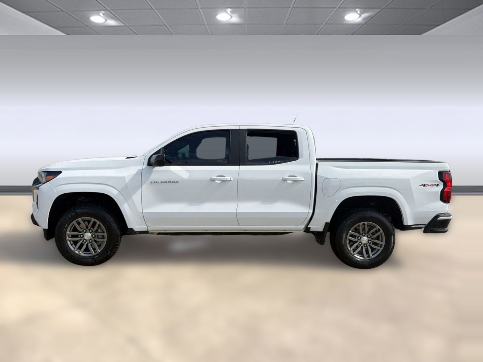 Used 2024 Chevrolet Colorado LT w/ LT Convenience Package II AWD/4WD image 2