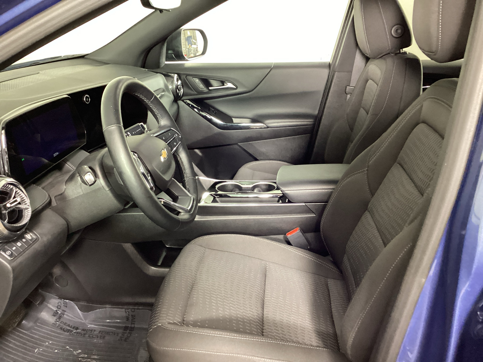 Used 2025 Chevrolet Equinox LT w/ Safety and Technology Package AWD/4WD image 17