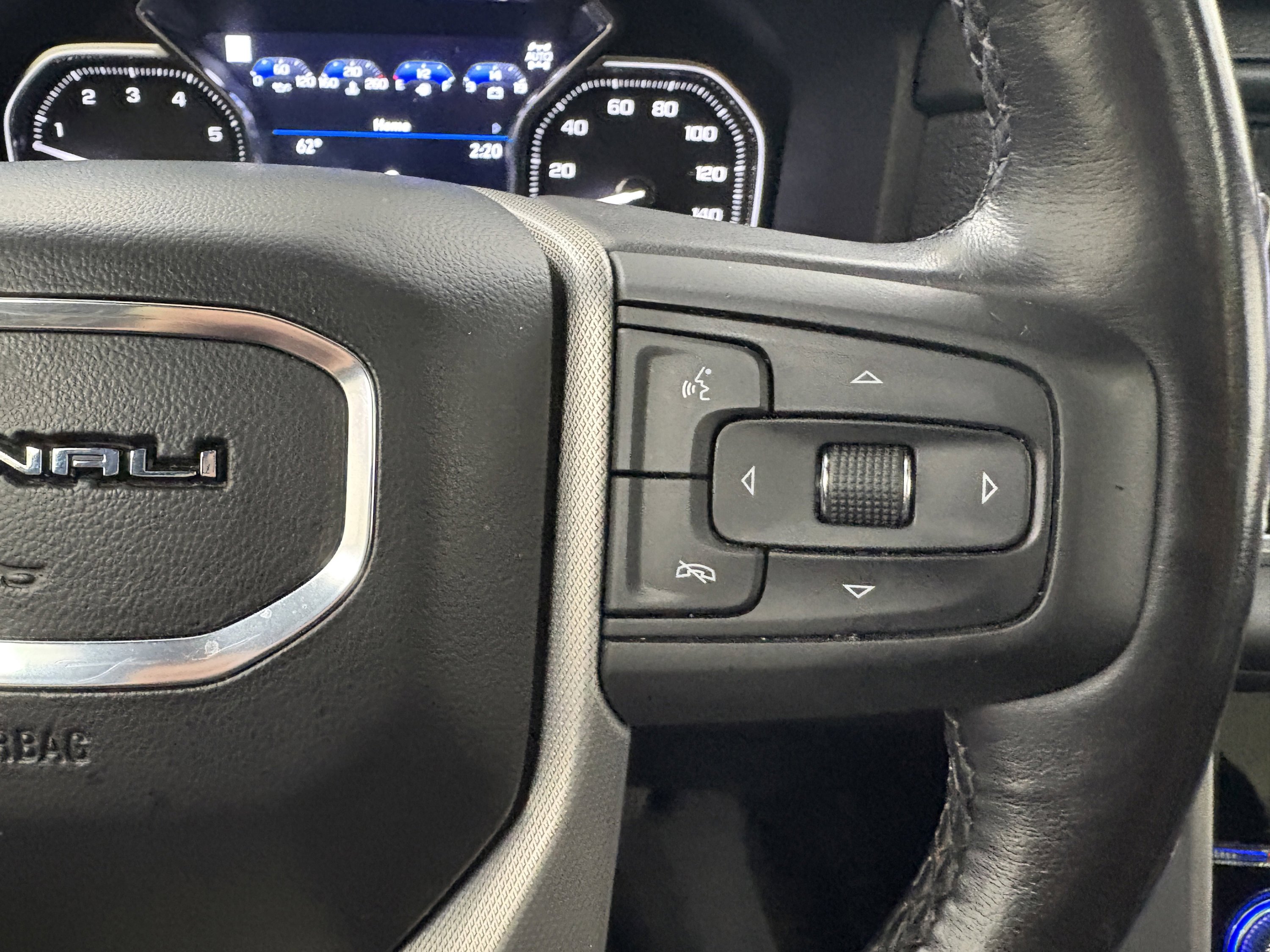 Used 2021 GMC Yukon XL Denali w/ Denali Premium Package image 38