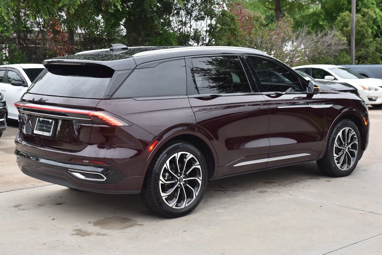 Certified 2024 Lincoln Nautilus Reserve w/ Equipment Group 202A AWD/4WD image 7