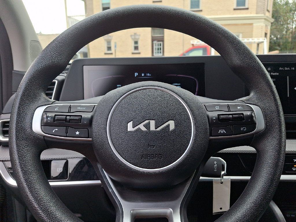 Used 2023 Kia Sportage LX AWD/4WD image 16