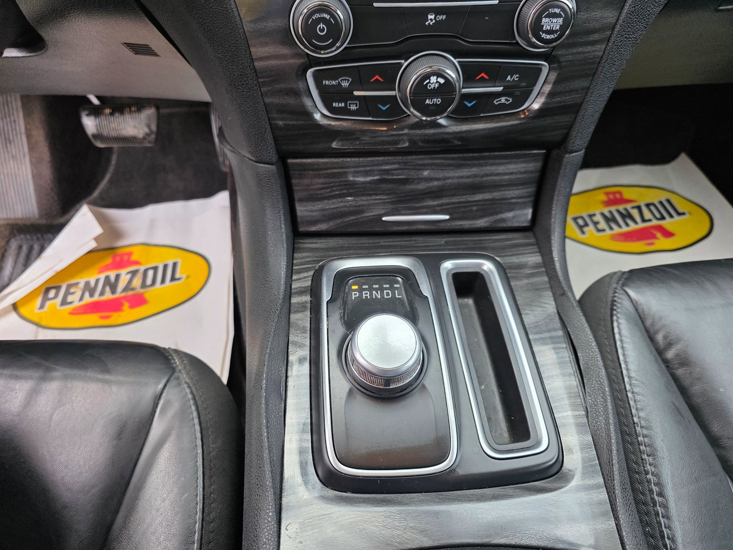 Used 2018 Chrysler 300 Touring L RWD image 12