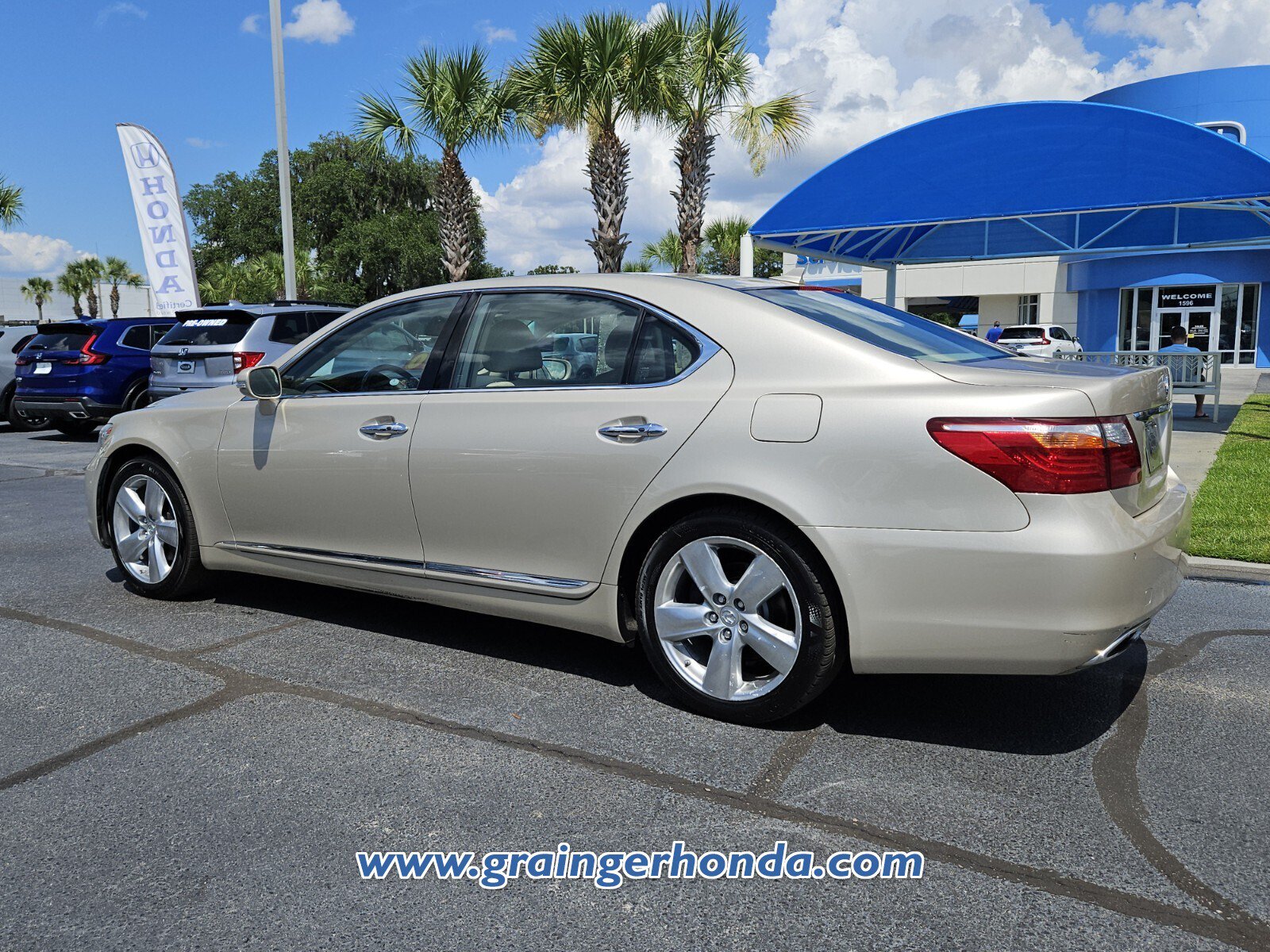 Used 2011 Lexus LS 460 L w/ Luxury Pkg RWD image 3
