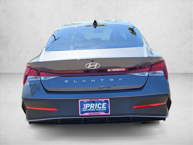 Used 2025 Hyundai Elantra SE FWD image 6